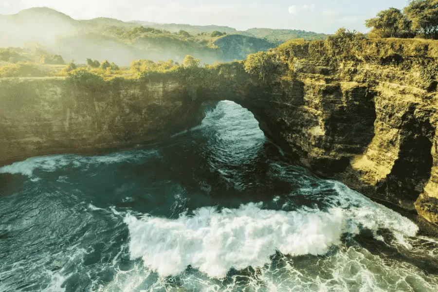 Shining Blue Escape & Clubbing