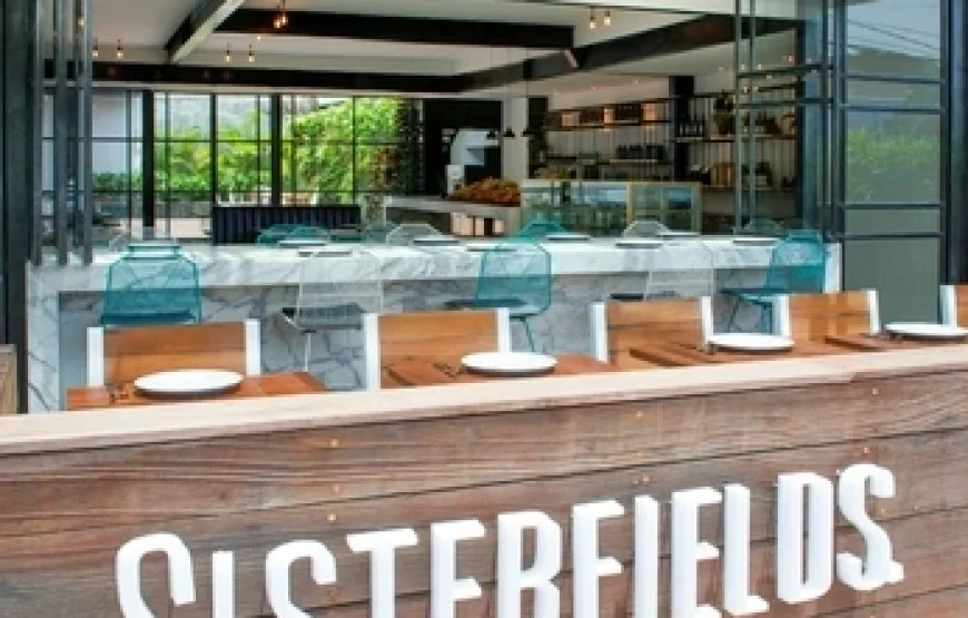 Shining Blue Escape & Clubbing