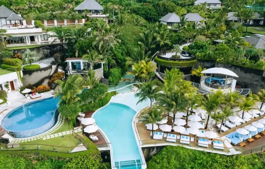 Shining Blue Escape & Clubbing